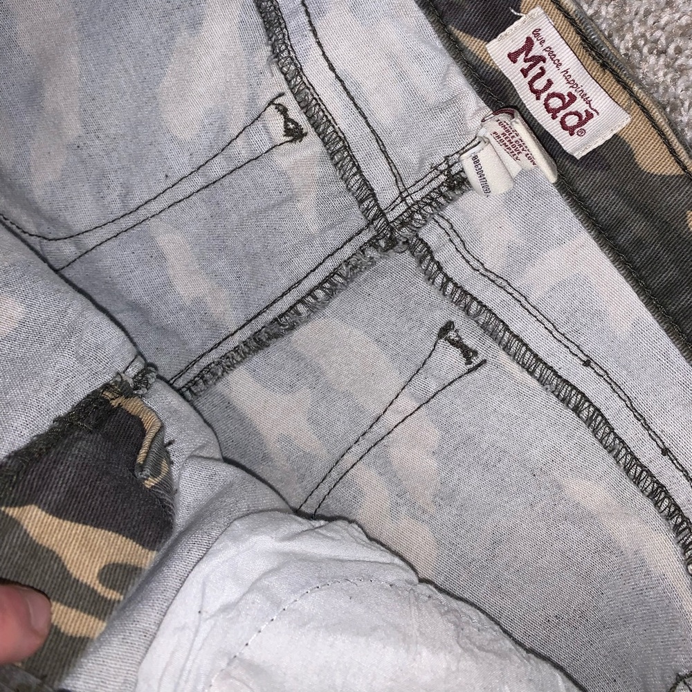 Mudd Juniors Green & Cream Camo shorts size 9 - Picture 7 of 9